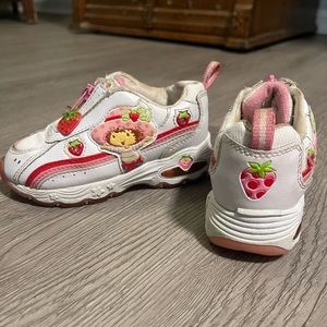 Vintage strawberry shortcake toddler shoes
